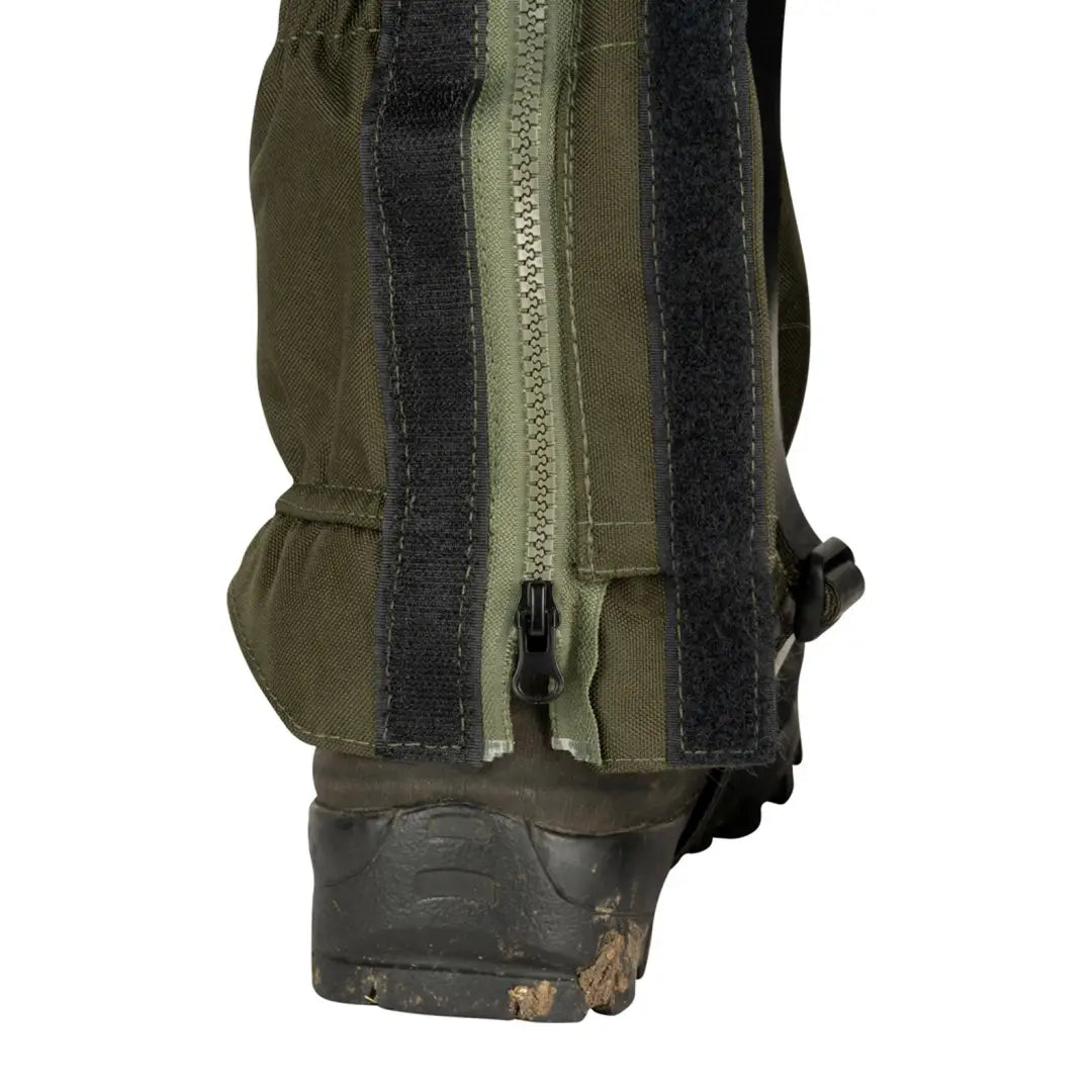 Olive green Jack Pyke Highline gaiters with zipper and Velcro closure for outdoor adventures