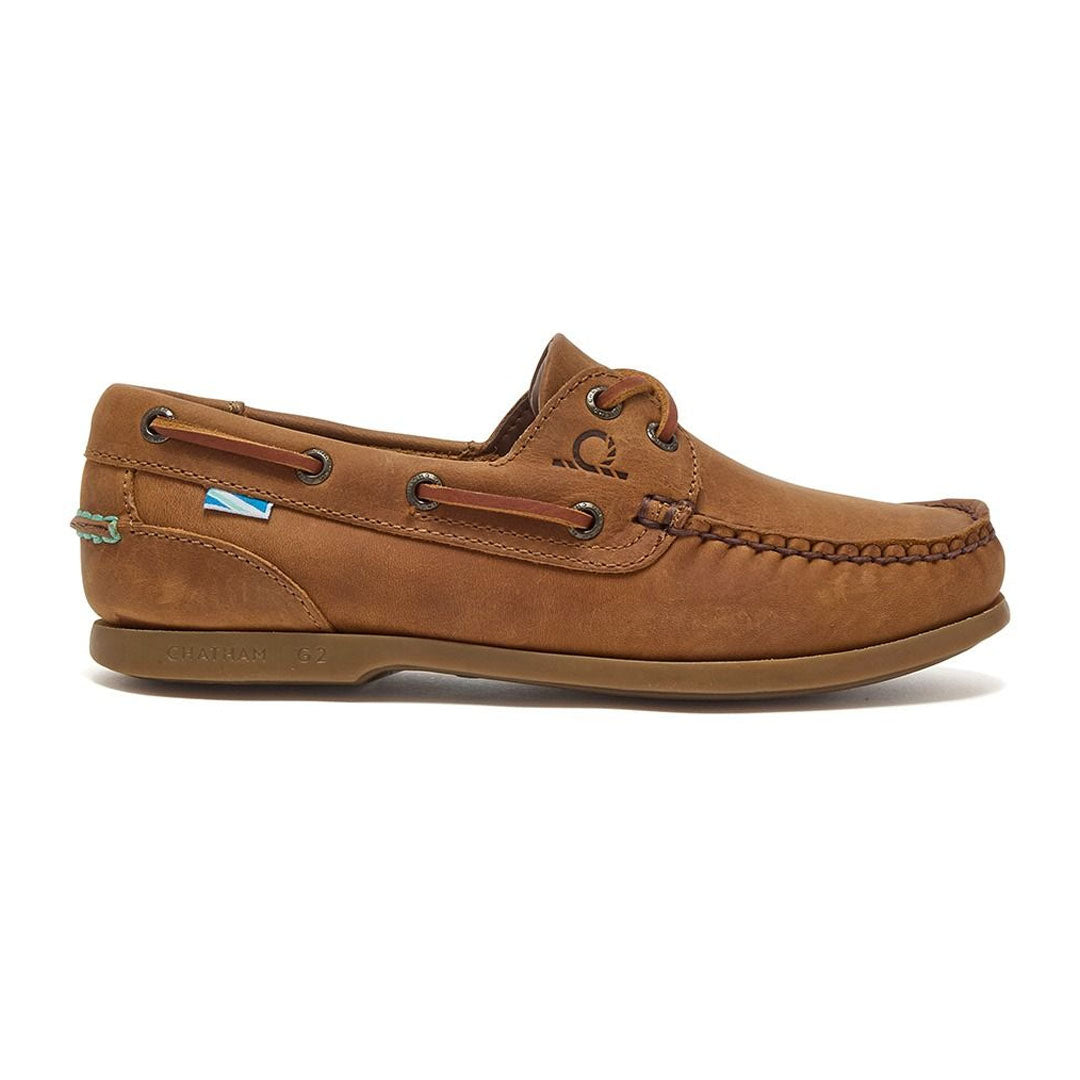 Brown leather boat shoe from Chatham Deck Lady II G2, perfect for country clothing vibes