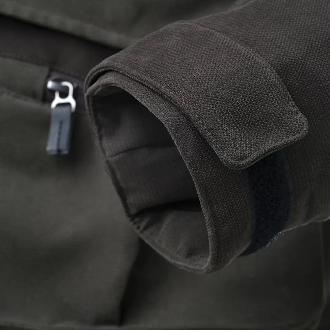 Sleeve cuff of the Chiruca Valkiria Jacket featuring a sleek zipper pull