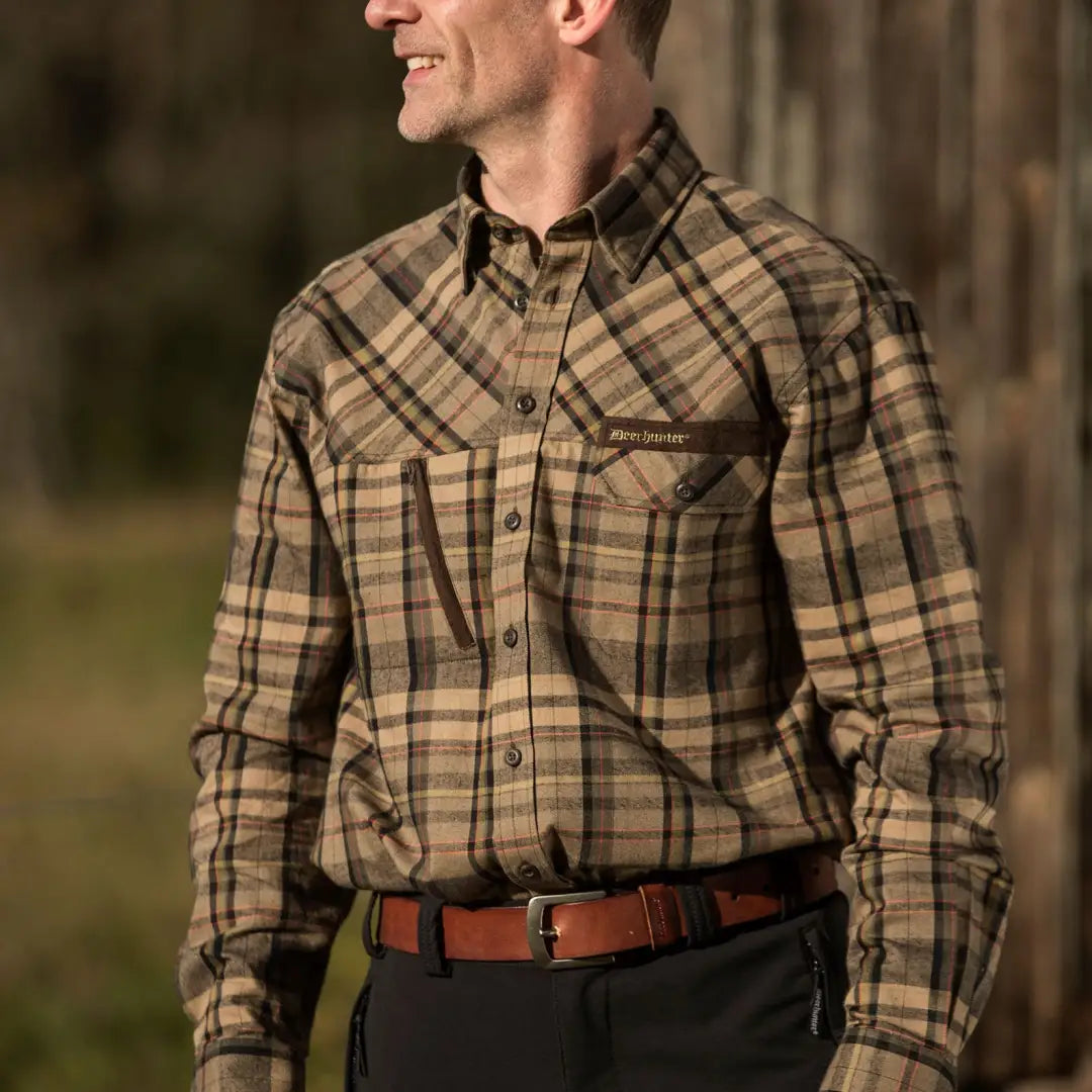 Plaid button-up shirt with collar and pocket, perfect with Deerhunter Leather Belt