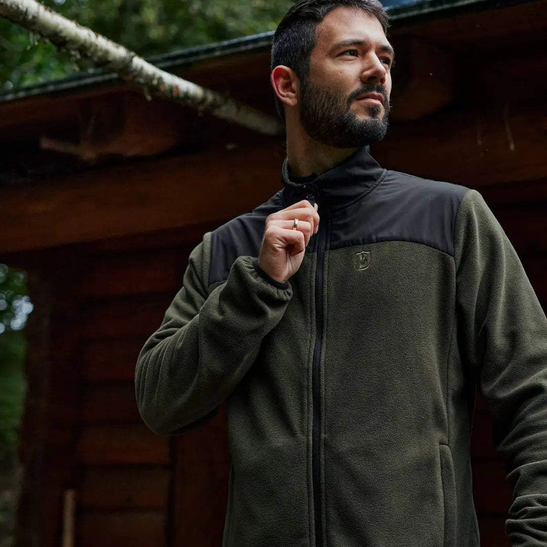 Man in dark green fleece jacket with black collar from Deerhunter Northward for hunting