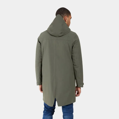 Person wearing an Olive Green Didriksons Falke Parka with long back hem and practical pockets