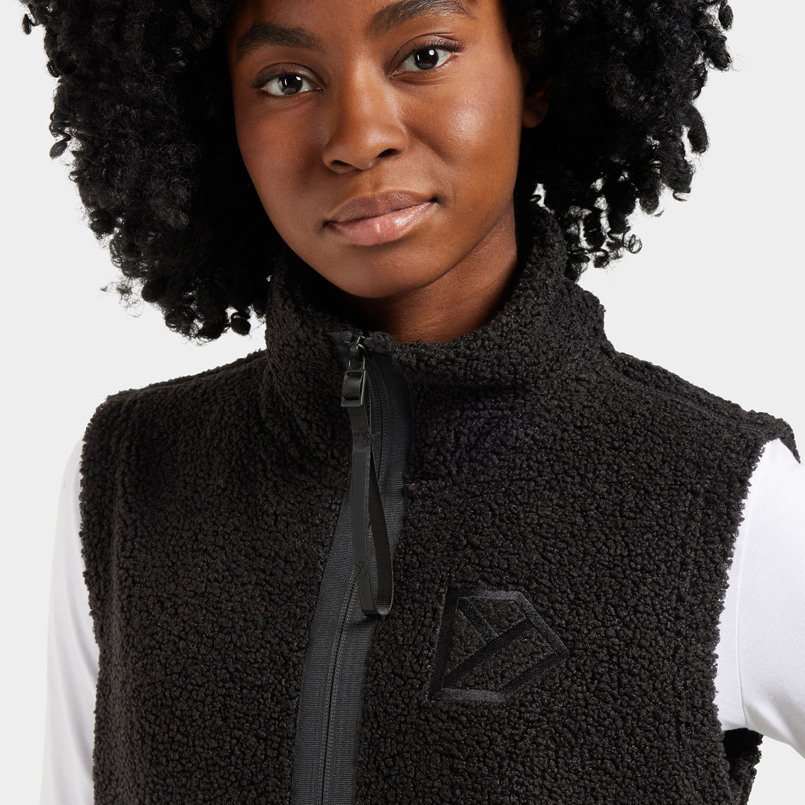 Black fleece vest from Didriksons Kiana, perfect for outdoor adventures and country clothing