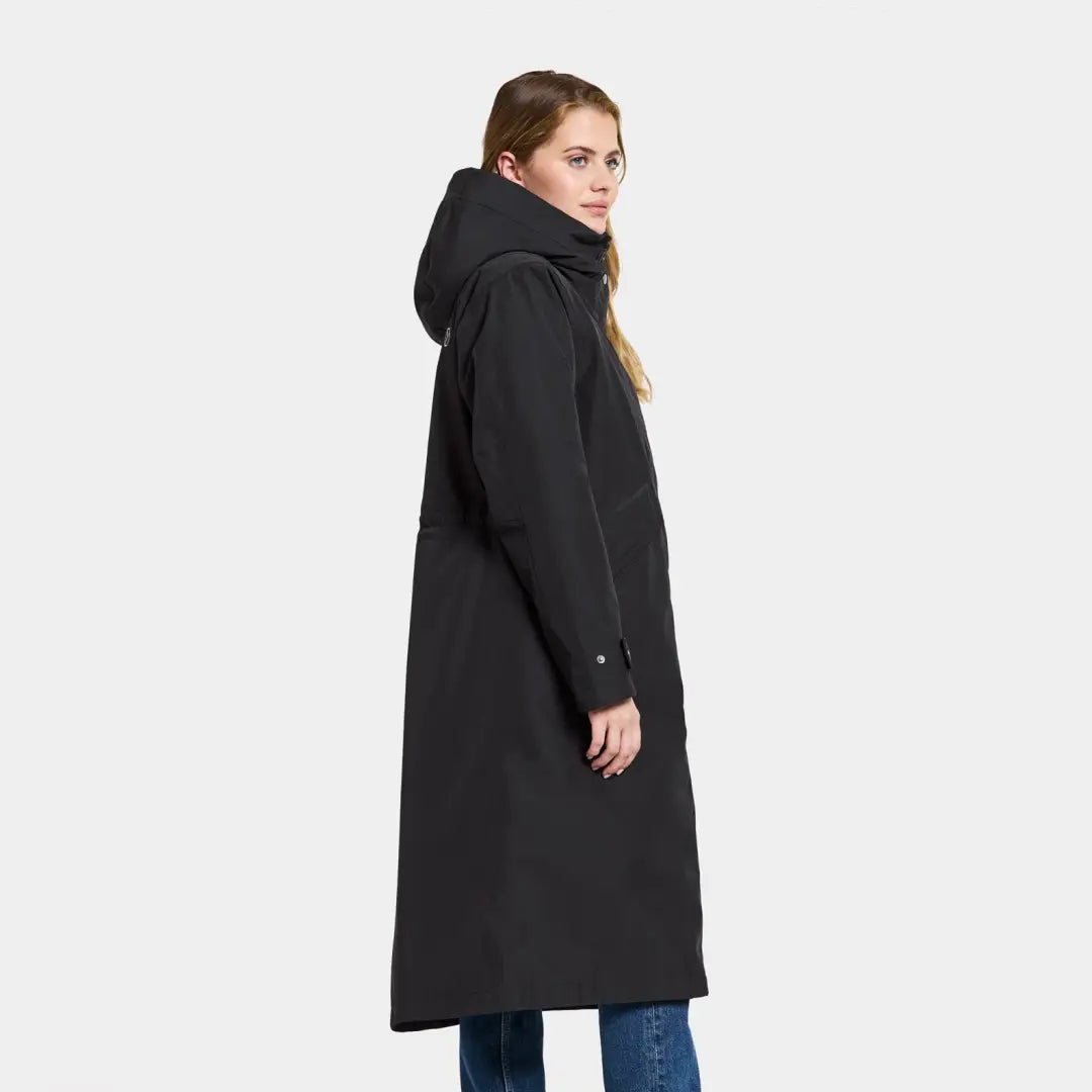 Woman wearing Didriksons Mia Long Womens Parka, the perfect long everyday parka