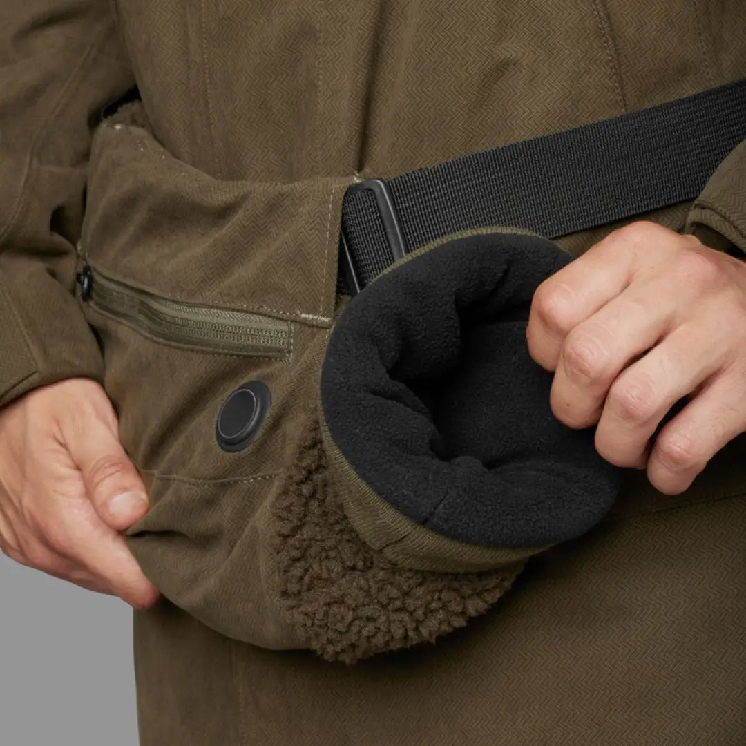 Olive green fanny pack features fleece trim, perfect for Harkila Driven Hunt Heat Muff