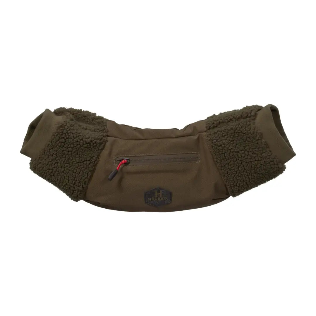 Olive green fanny pack with fuzzy fleece for the Harkila Driven Hunt Heat Muff