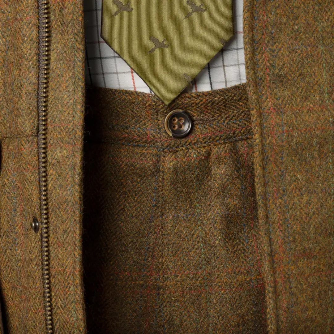 Tweed jacket with a green patterned tie under Harkila Kenmore GTX Breeks style