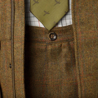 Tweed jacket with a green patterned tie under Harkila Kenmore GTX Breeks style