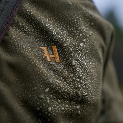 Water-beaded green Harkila Pro Hunter Move 2.0 GTX Jacket with orange logo patch