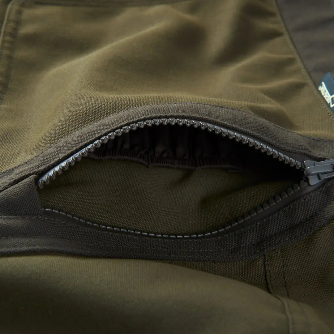 Zippered pocket on Harkila Pro Hunter Move Trousers with thigh pockets for added strength