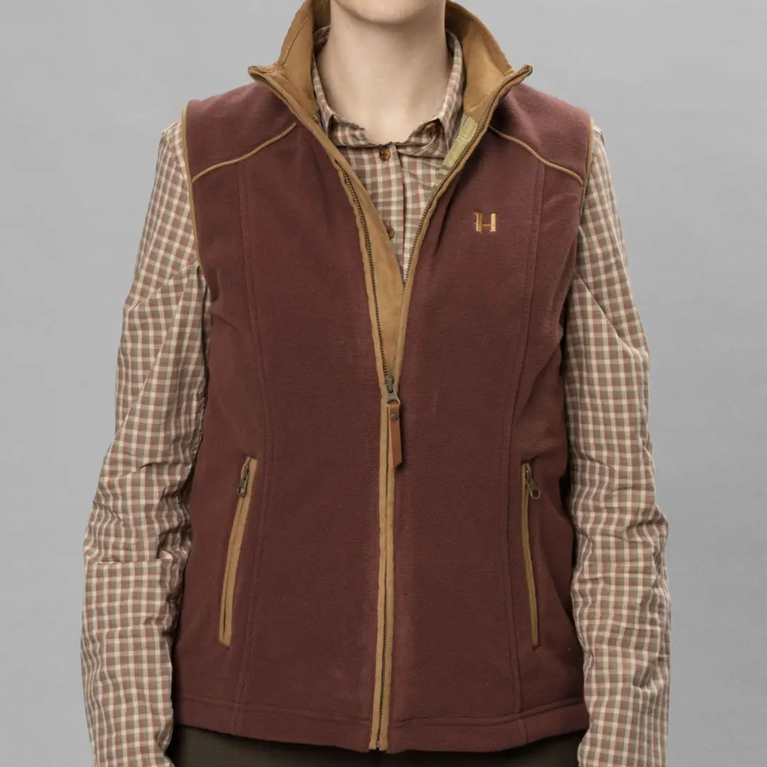 Brown fleece vest with tan accents, full-length zip, and check lining from Harkila Sandhem 200