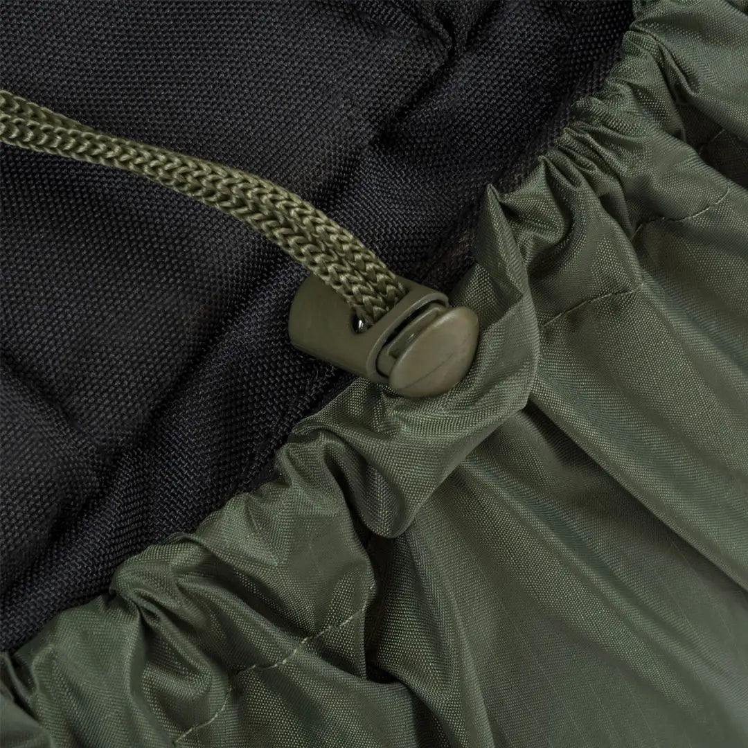 Close-up of zipper on Highlander Lightweight Protective Cover for extreme weather