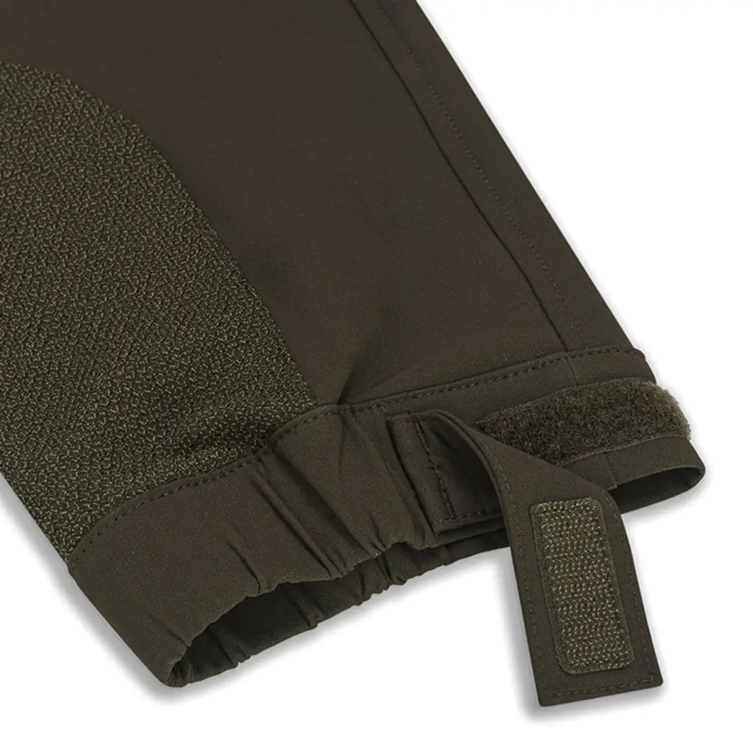 Sleeve cuff of Hoggs of Fife Ardross Trouser featuring adjustable velcro for outdoor adventures