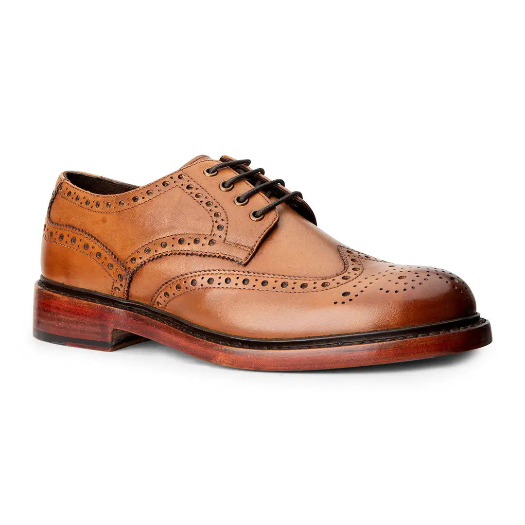 Tan Muirfield Brogue shoe made of high-quality calf leather with a reddish-brown sole