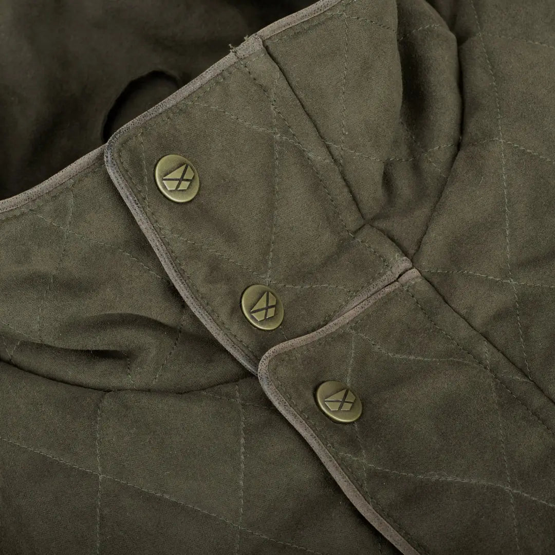 Olive green collar with metallic buttons on the Fife Thornhill Quilted Jacket