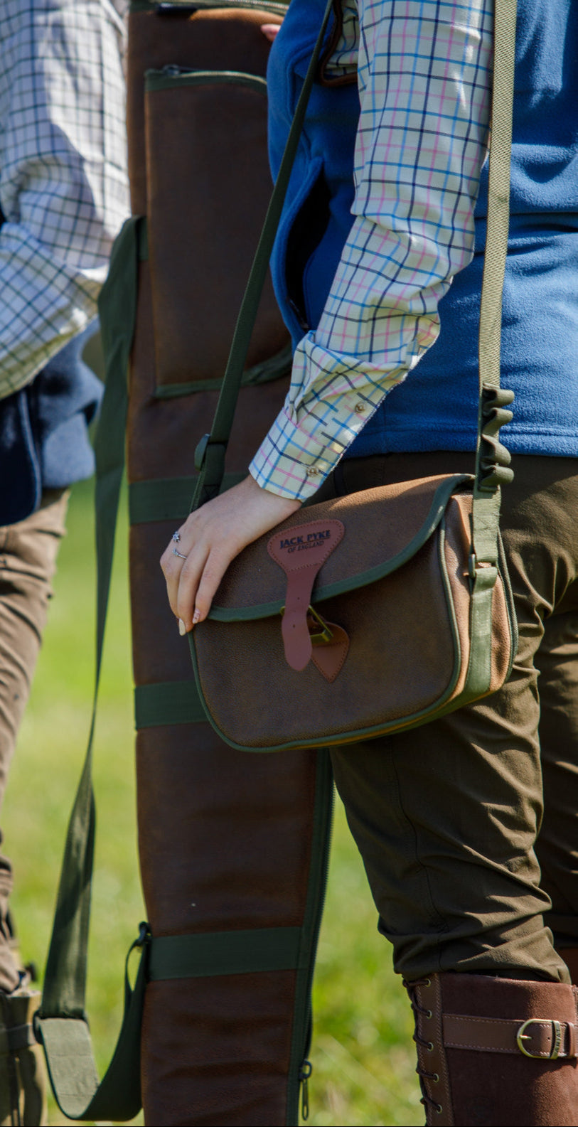 Brown leather shoulder bag from Jack Pyke Duotex, perfect for carrying ammo as a cartridge bag