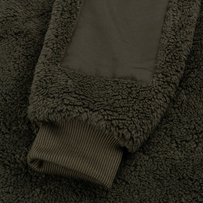 Olive green sleeve of Jack Pyke Sherpa fleece hoodie, perfect for cozy outdoor adventures