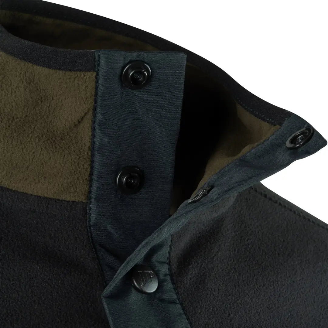 Collar of Jack Pyke Snap Neck Fleece Top with snap buttons and contrasting panels