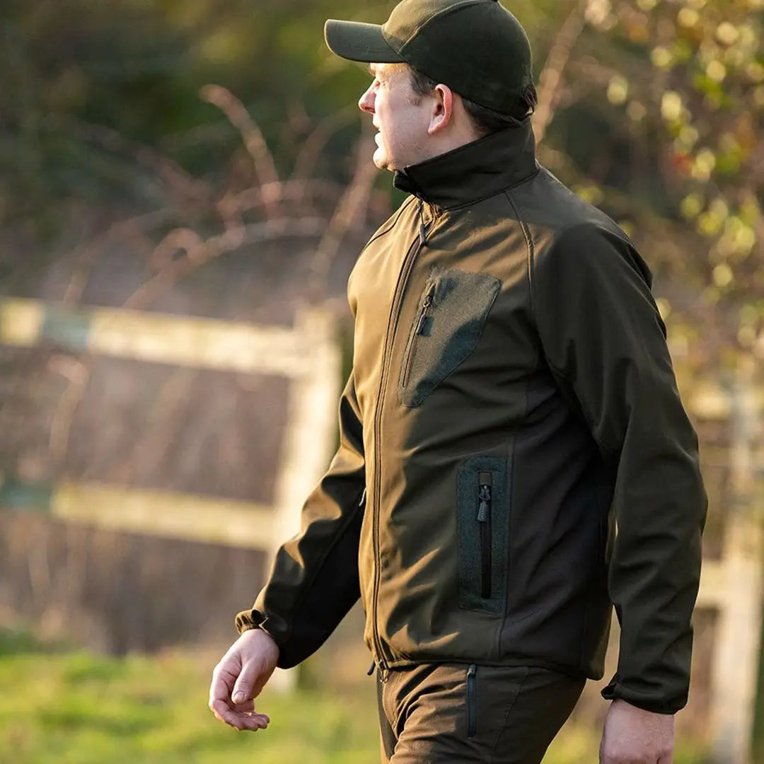 Man in a dark jacket and cap showcasing the Jack Pyke Weardale Softshell Jacket