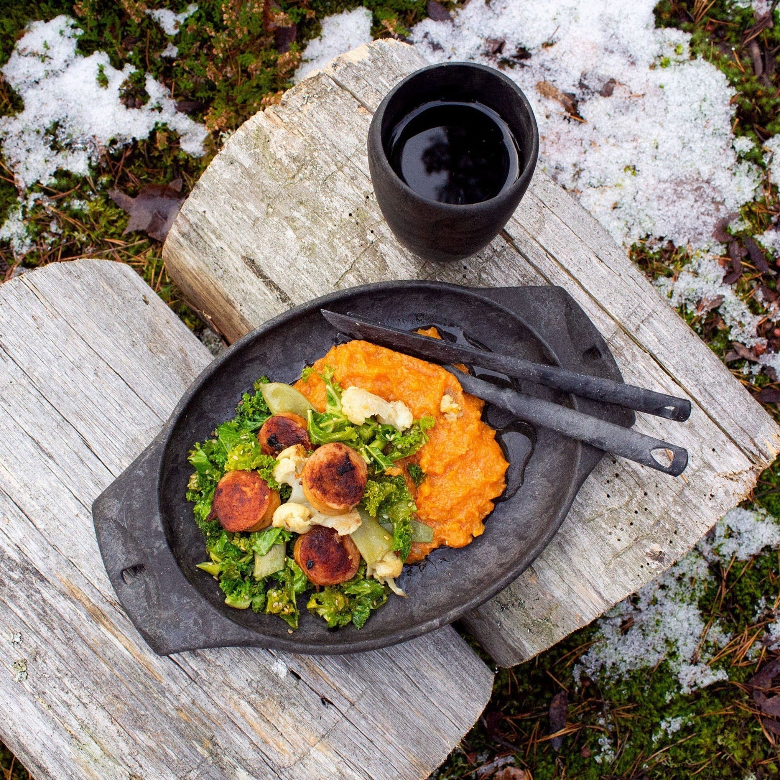 Rustic meal presented on a wooden surface with a Kupilka Plate, perfect for country clothing outings