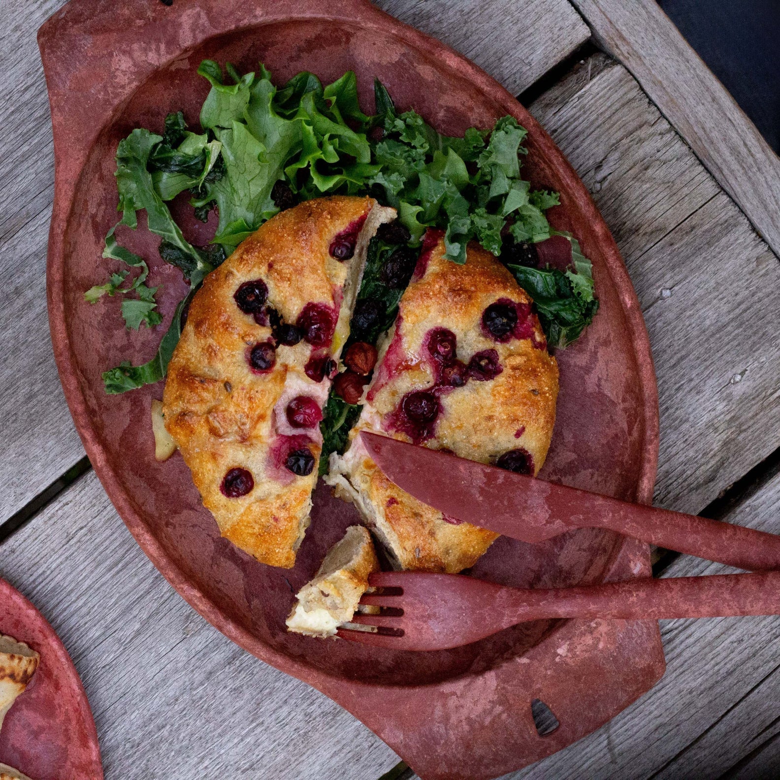 Berry-topped focaccia on a Kupilka Plate, perfect for country clothing outings