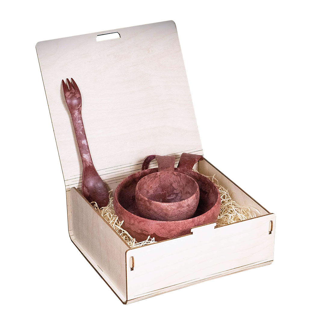 Wooden box with rustic tableware in Kupilka Small Premium Gift Set design