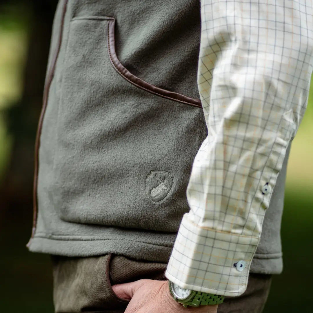 Gray fleece gilet featuring subtle logo, perfect for stylish outdoor adventures