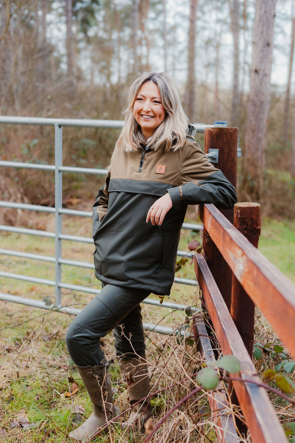 Woman wearing a stylish two-tone Forest Nightjar Smock for outdoors adventures