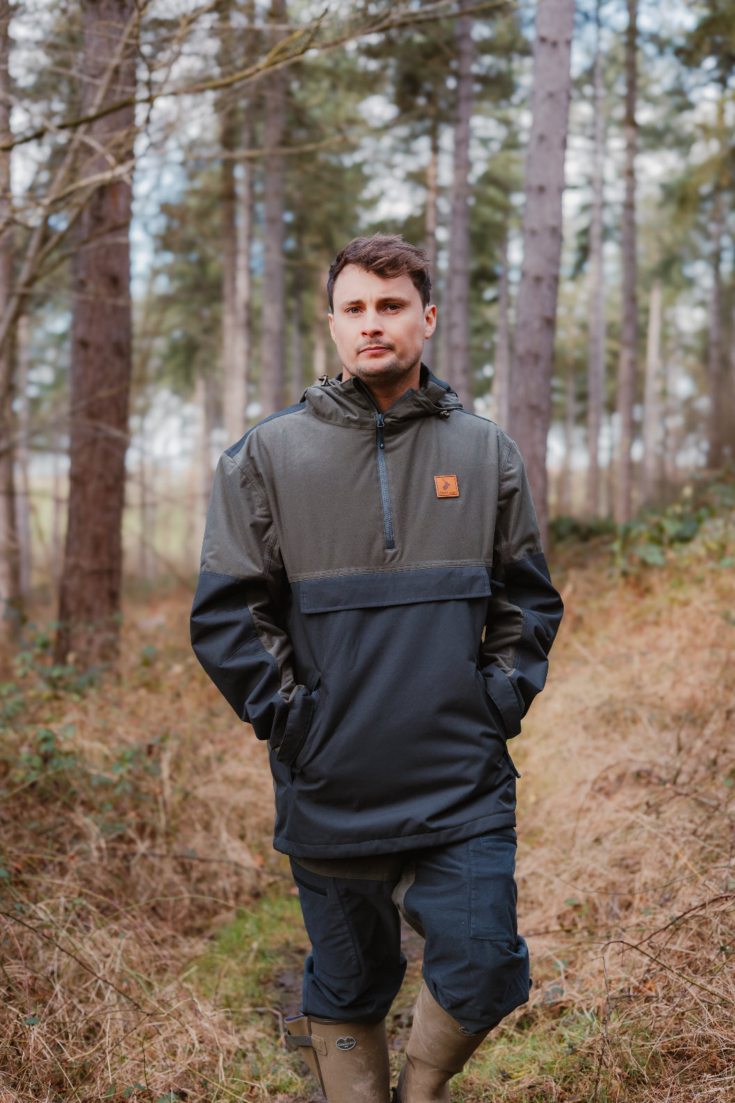 Man in a stylish two-tone Forest Nightjar Smock perfect for outdoor adventures