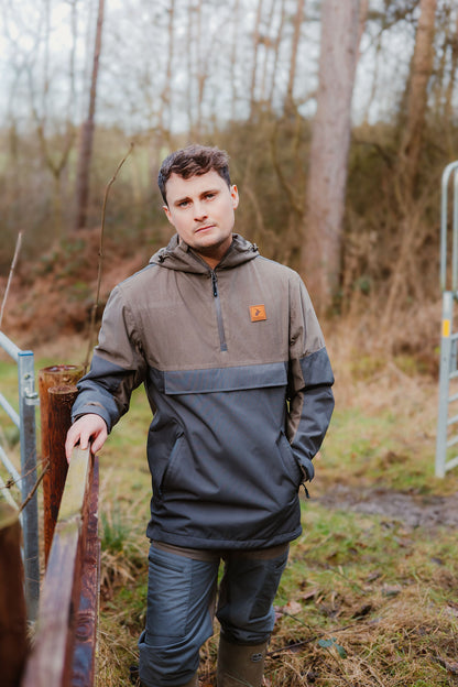 Man wearing a stylish two-tone Forest Nightjar Smock for outdoor adventures