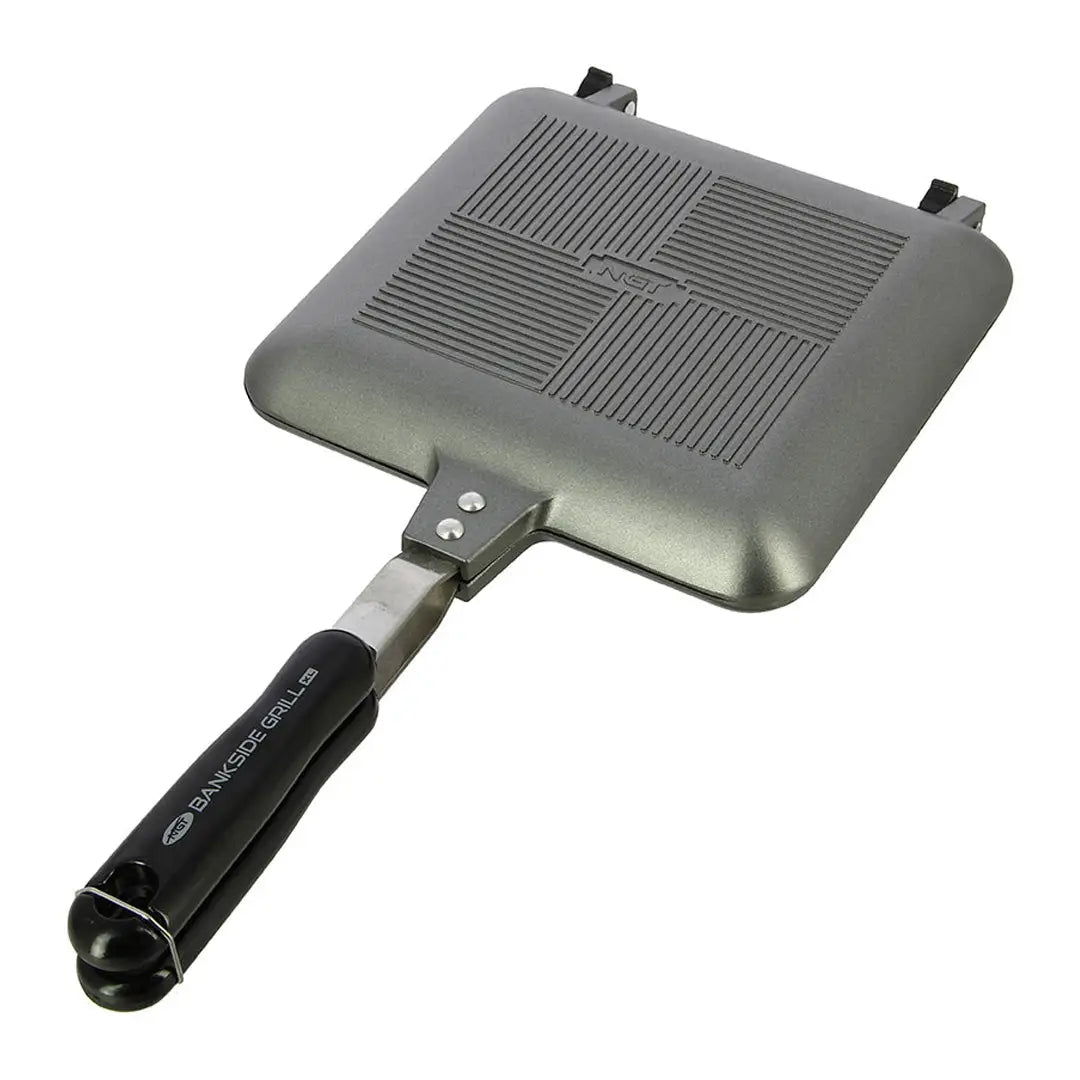 Square griddle pan with long handle from NGT Bankside Sandwich Toaster for tasty NGT XL toastie