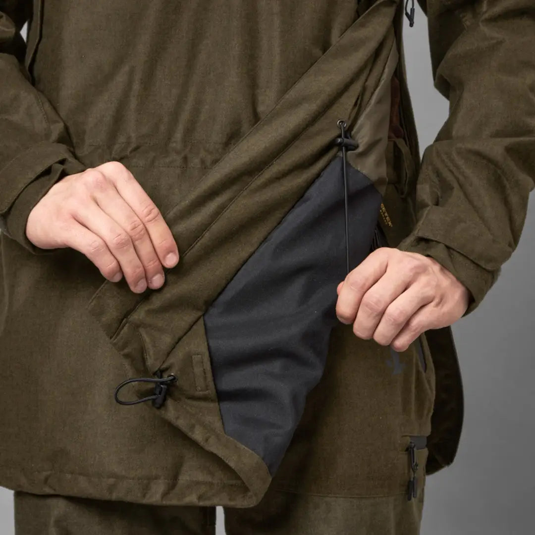 Olive green Seeland Avail Smock with a cool partially unzipped front pocket