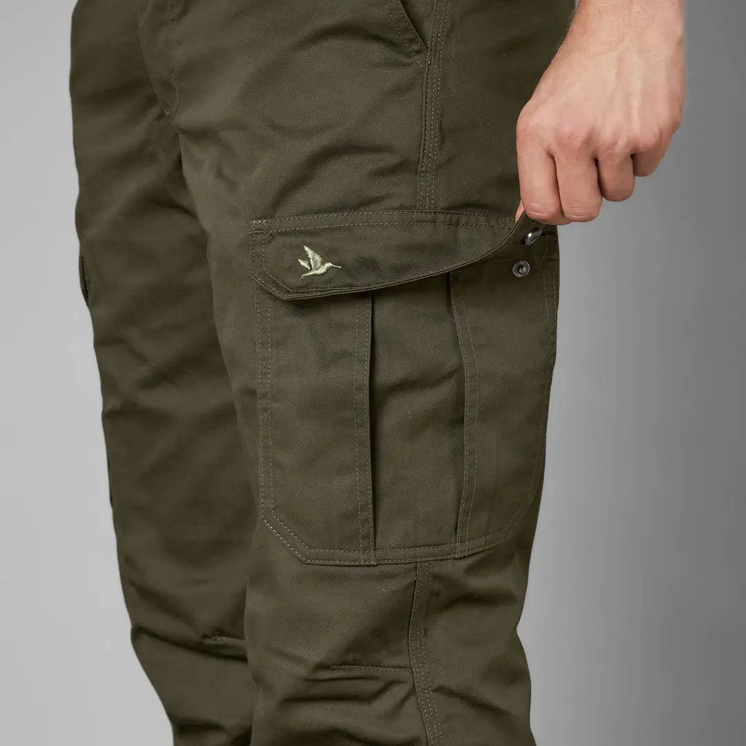 Olive green Seeland Oak Trousers with side pockets and a zipper for a stylish look