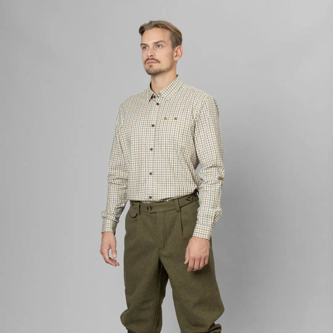 Man in a checkered Seeland Oxford Shooting Shirt with movement-friendly pleats and smart details