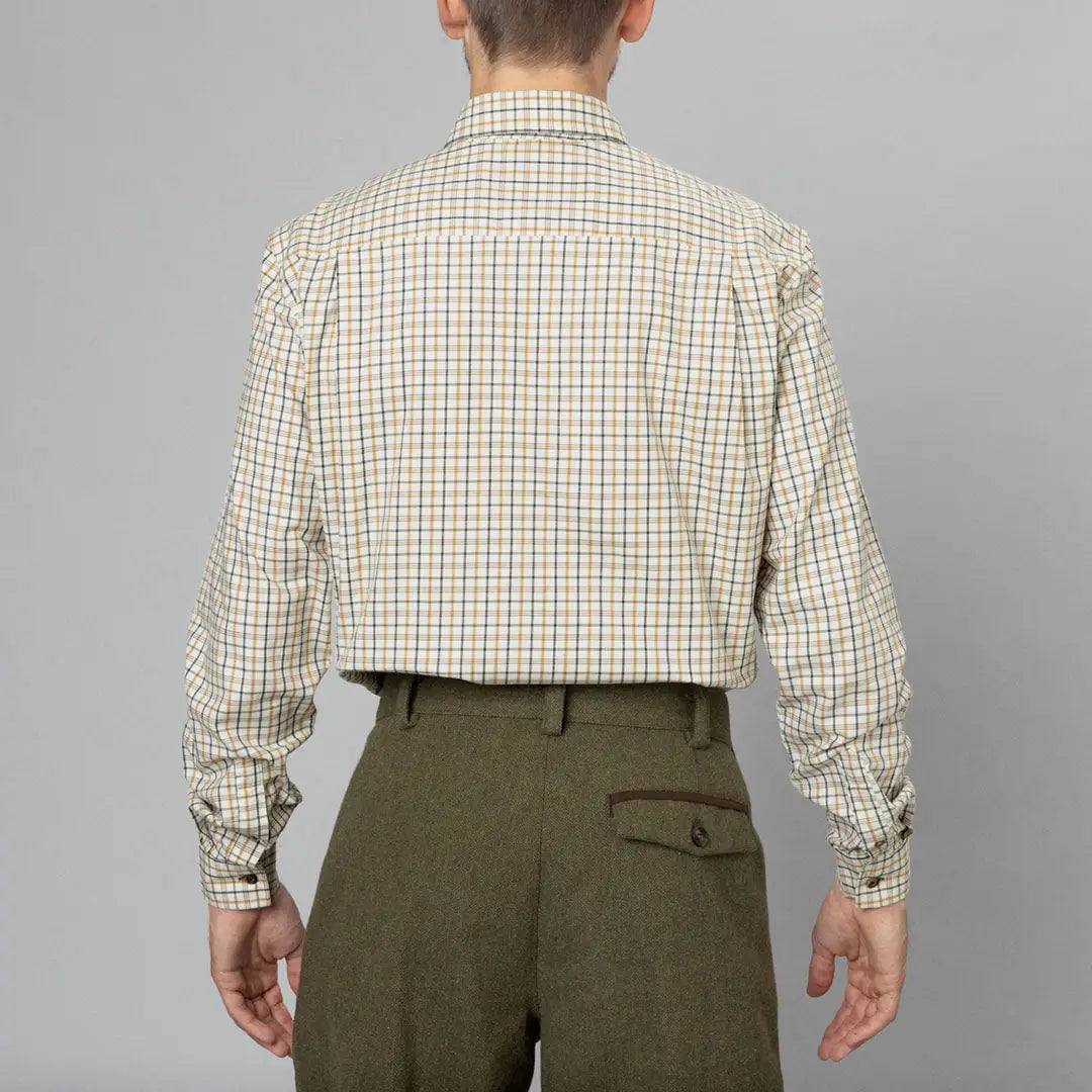 Checkered Seeland Oxford Shooting Shirt with olive trousers, featuring movement-friendly pleats