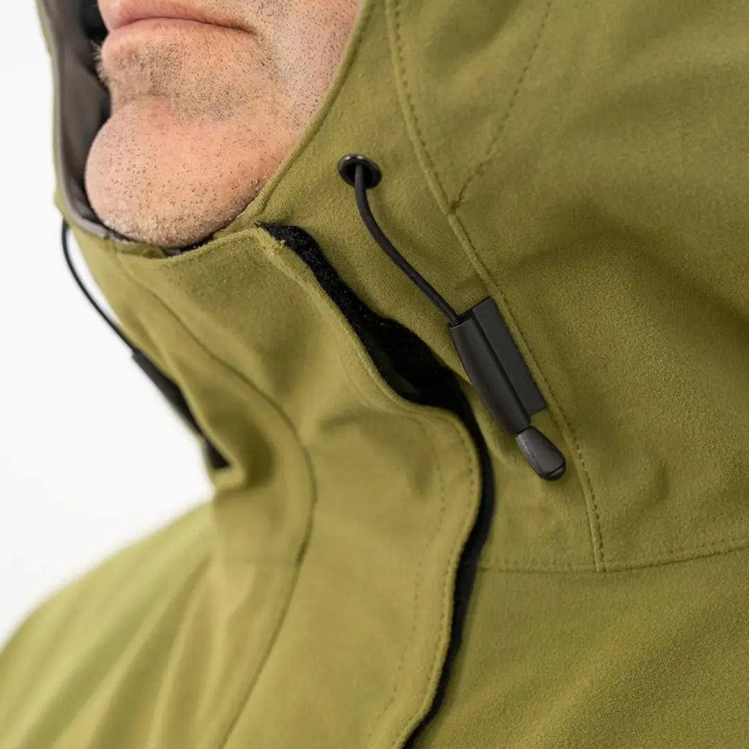 Olive green collar of the Swazi Tahr XP Smock anorak with a drawstring and toggle